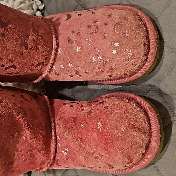 UGG Boots - Picture 3 of 15